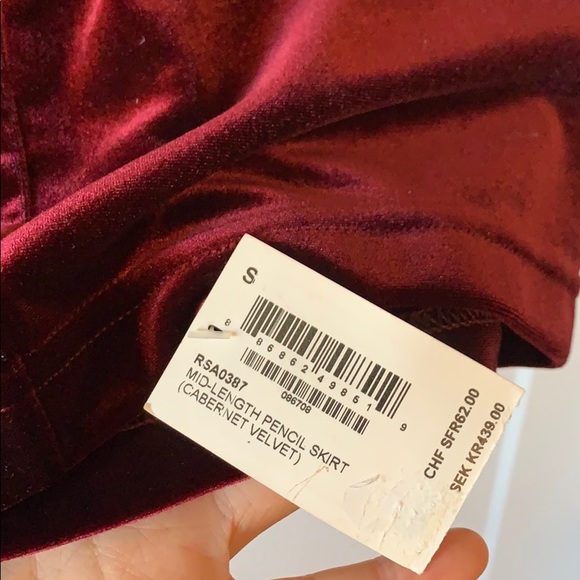American apparel burgundy pencil skirt - Picture 2 of 3